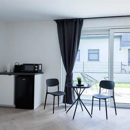 Апартаменты Alfa Doppelzimmer Teekueche Porsche Bosch L Gemeinschaftsbad Wifi Smarttv L Terrasse L Double With Kitchenette And Shared Bathroom L Terrace Bs21a4 *
