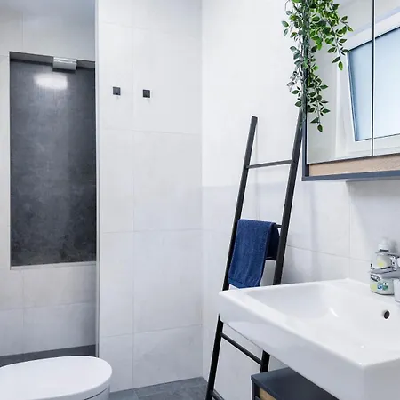 Alfa Doppelzimmer Teekueche Porsche Bosch L Gemeinschaftsbad Wifi Smarttv L Terrasse L Double With Kitchenette And Shared Bathroom L Terrace Bs21a4