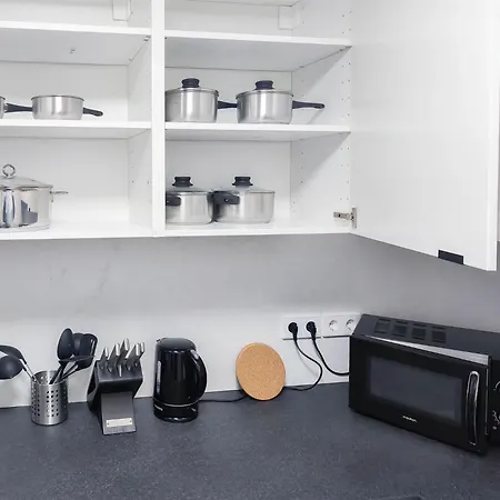Апартаменты Alfa Doppelzimmer Teekueche Porsche Bosch L Gemeinschaftsbad Wifi Smarttv L Terrasse L Double With Kitchenette And Shared Bathroom L Terrace Bs21a4 Штутгарт