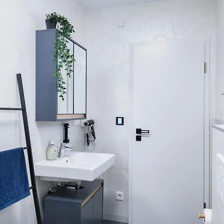 Alfa Doppelzimmer Teekueche Porsche Bosch L Gemeinschaftsbad Wifi Smarttv L Terrasse L Double With Kitchenette And Shared Bathroom L Terrace Bs21a4